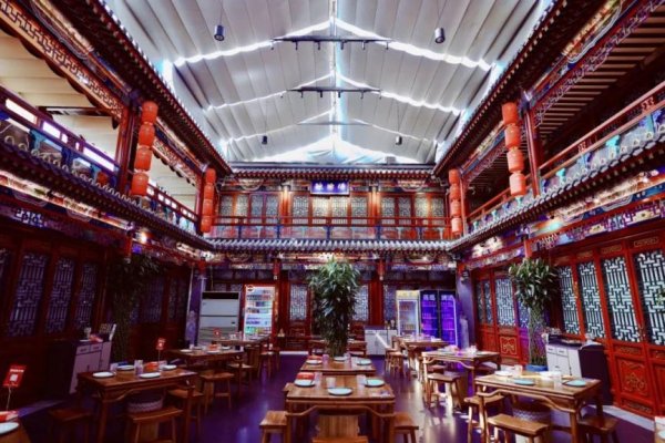 粤有钱配资 簋街之夜！在宜宾院子，每道菜都裹着“锅气”上桌